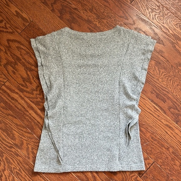 BB Dakota by SM cap sleeve blouse knitted grey. Ruffle details. Size small. Cute - Picture 2 of 7